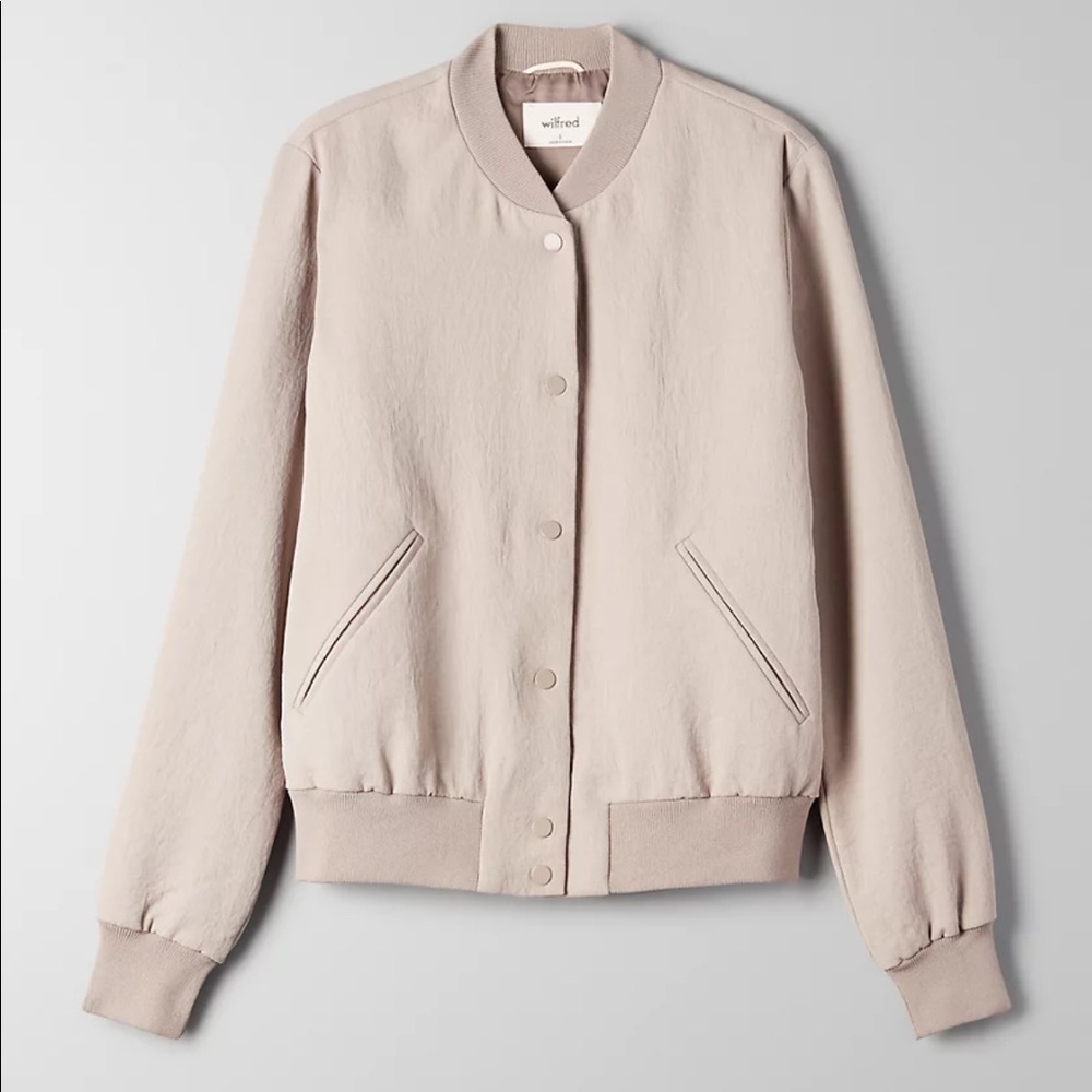Aritzia Wilfred bomber jacket. Small. Beige.